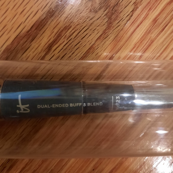 IT COSMETICS Heavenly Luxe 23 Dual Buffing Brush - NEW! - Picture 3 of 6